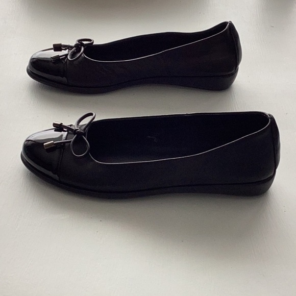 NWOT Studio Flex Leather Ballet Flats in Size 6 US - Picture 7 of 8